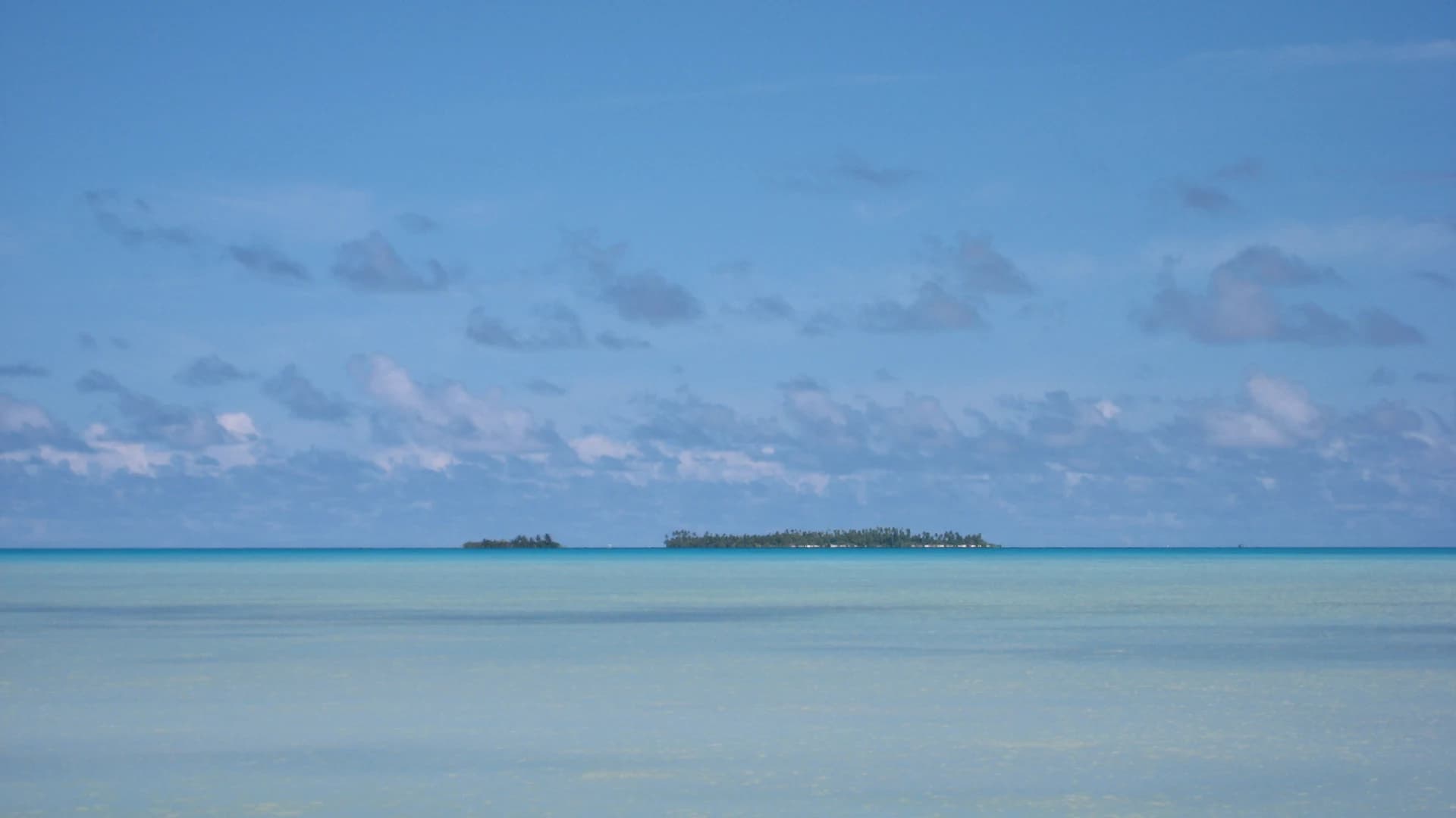 Turquoise lagoon and motu islets off Aitutaki, Cook Islands