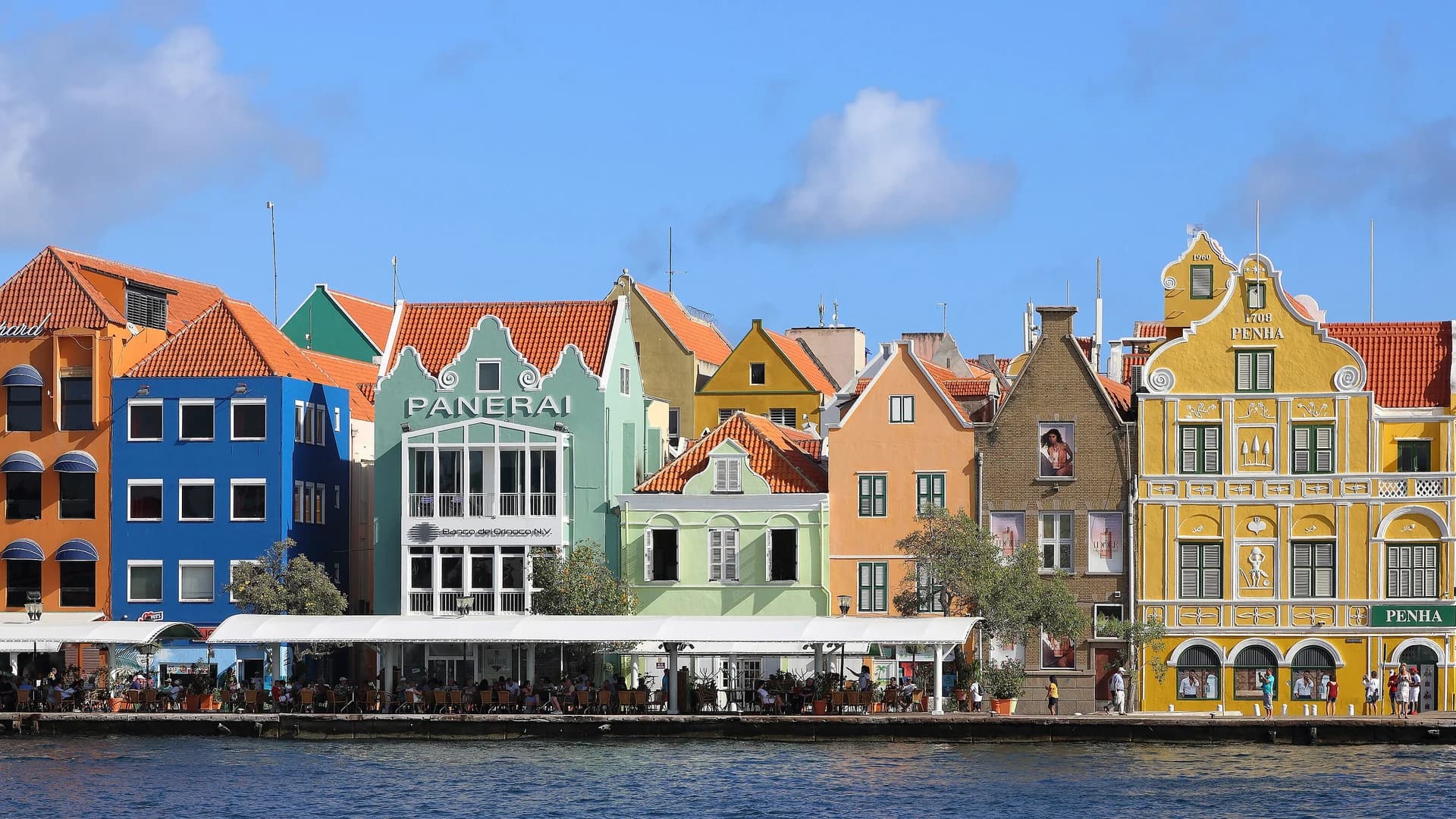 The colorful Dutch colonial waterfront facades of Handelskade, Willemstad, Curaçao