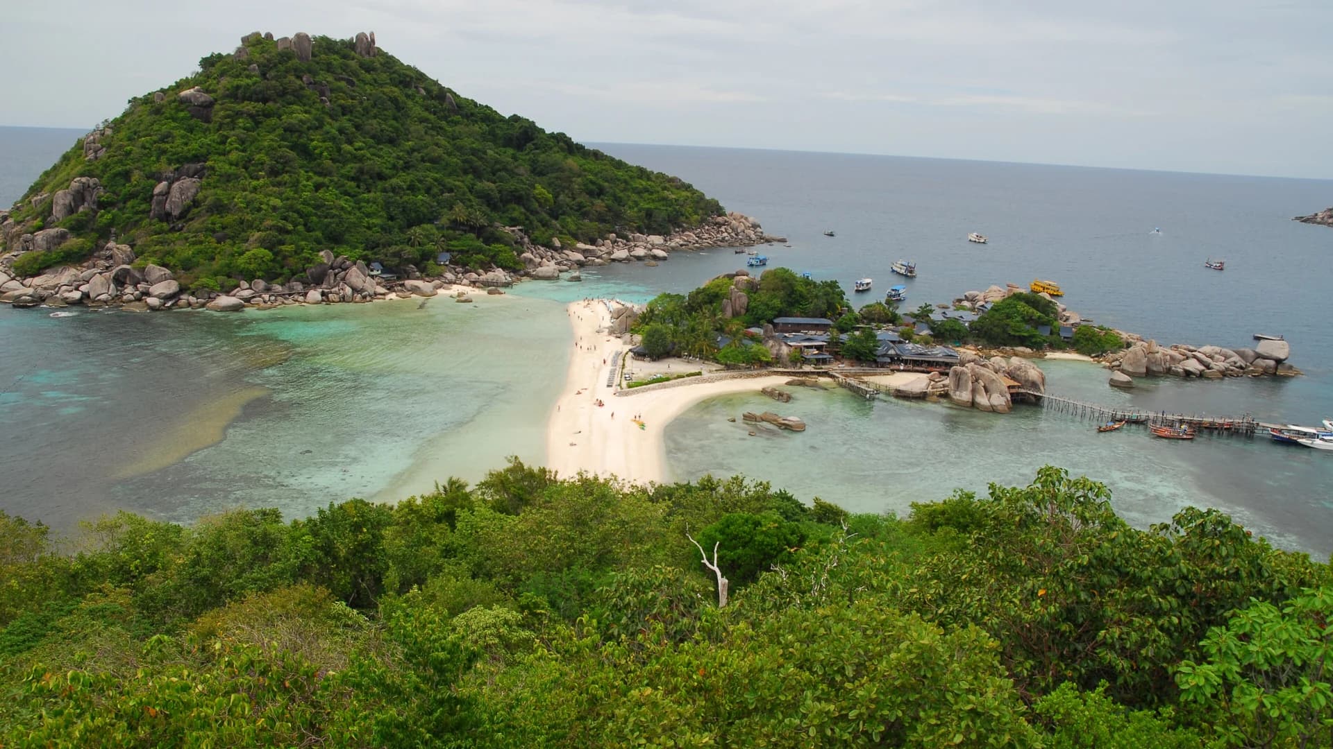 The sandbar connecting Koh Nang Yuan's islands, Thailand