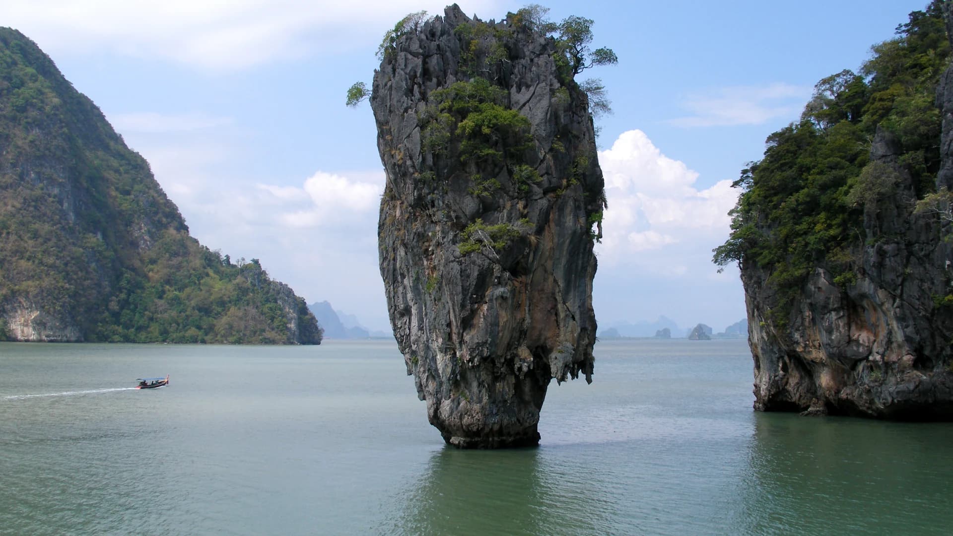Ko Tapu limestone rock formation in Phang Nga Bay, near Krabi, Thailand