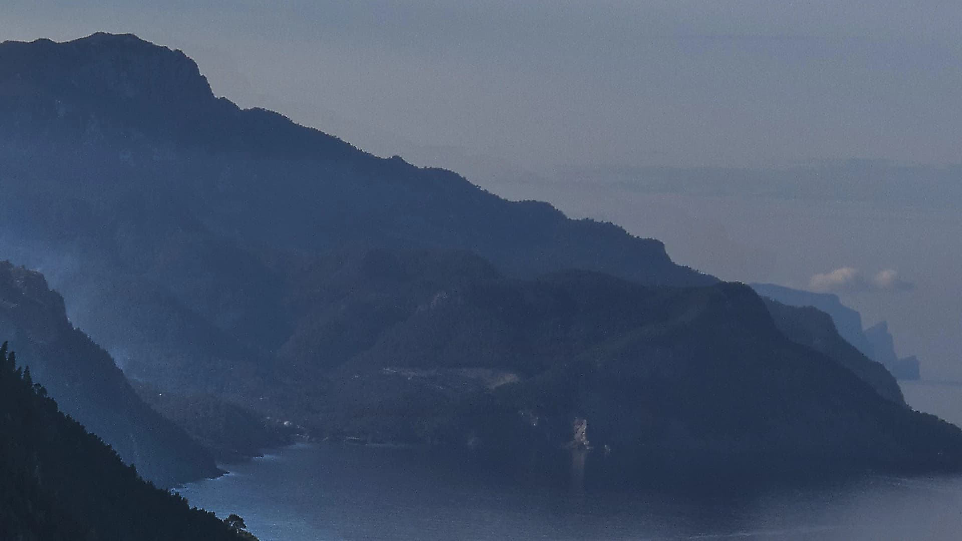 Serra de Tramuntana mountains and Mediterranean coastline, Mallorca, Spain